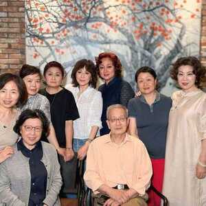 刘嘉玲回苏州迎60岁生日 晒大合照…网友“有一惊人发现”