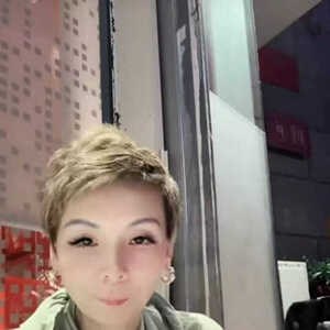 汪小菲一家四口过六一！马筱梅吃烤肉打扮超性感