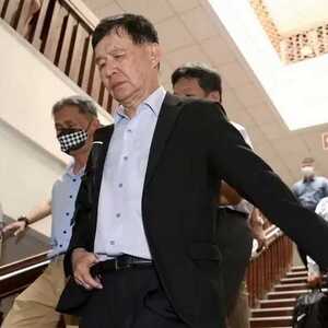 京华城案副市长彭振声出庭 闻妻坠楼亡崩溃痛哭批检
