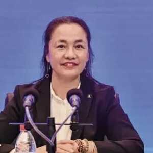 中国女首富24岁儿子正式出山，80亿资产借壳上市
