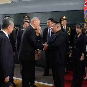 金正恩携女儿金主爱访华，向世界传递接班人信号