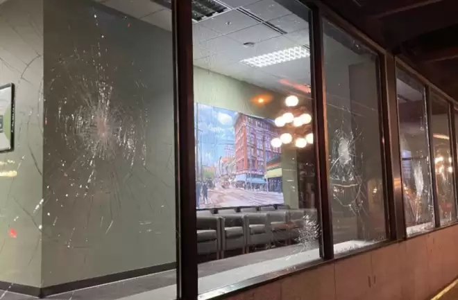 店员勇抓小偷，反而被炒？犯罪率下降市民却越来越没安全感！