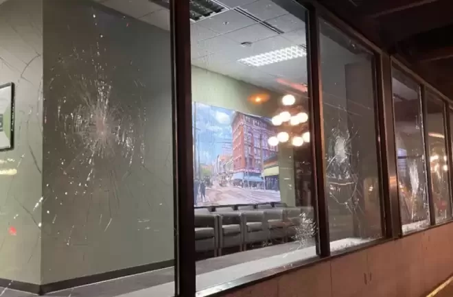 店员勇抓小偷，反而被炒？犯罪率下降市民却越来越没安全感！