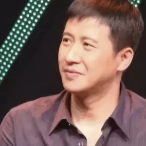 张国强：被前妻嫌穷，40岁二婚带子娶郭京飞旧爱