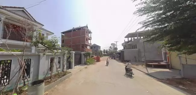 疯传照片：柬国街头满地外国护照 网：毛骨悚然