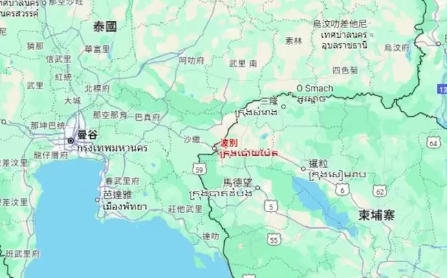 疯传照片：柬国街头满地外国护照 网：毛骨悚然