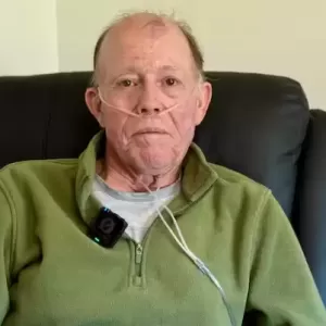 加拿大71岁重病老人躺医院走廊24小时活活等死