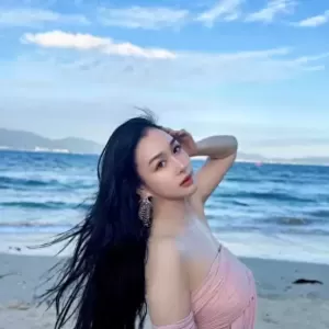 55岁钟丽缇疑为拼四胎体重暴增 小老公全程黑面