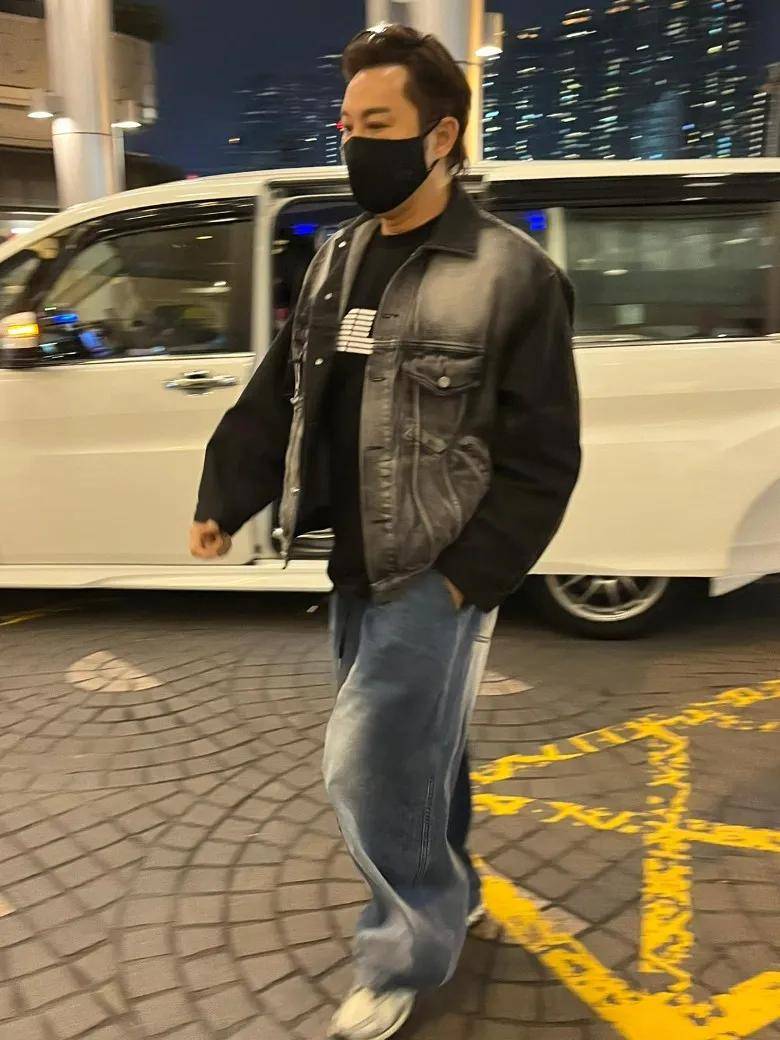 许绍雄戴氧气罩不能说话 大半港圈明星前往探视