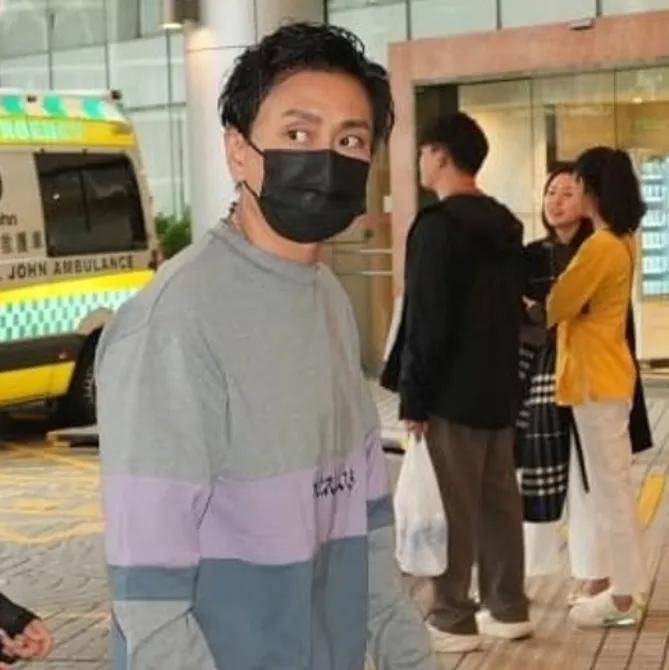 许绍雄戴氧气罩不能说话 大半港圈明星前往探视
