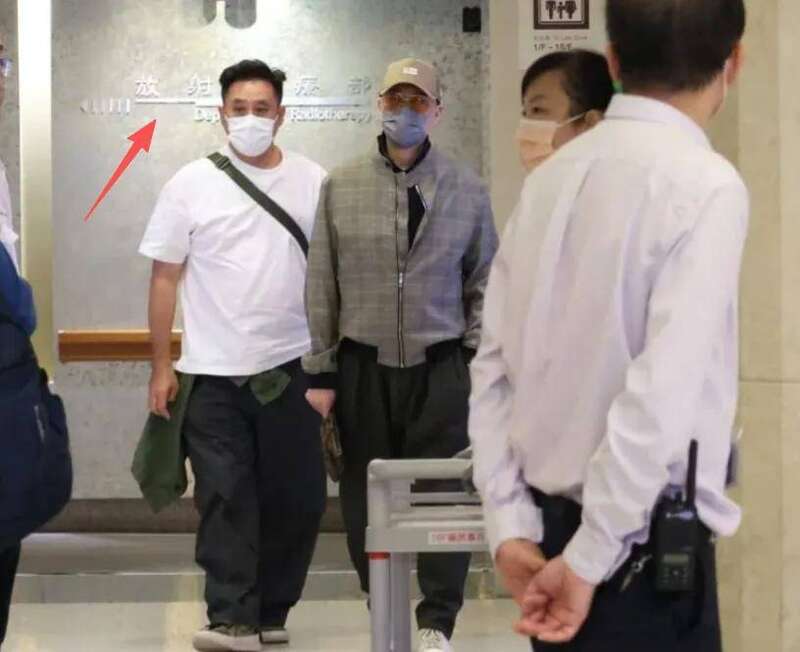 许绍雄戴氧气罩不能说话 大半港圈明星前往探视