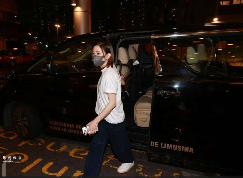 许绍雄戴氧气罩不能说话 大半港圈明星前往探视