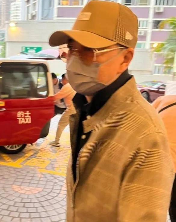 许绍雄戴氧气罩不能说话 大半港圈明星前往探视