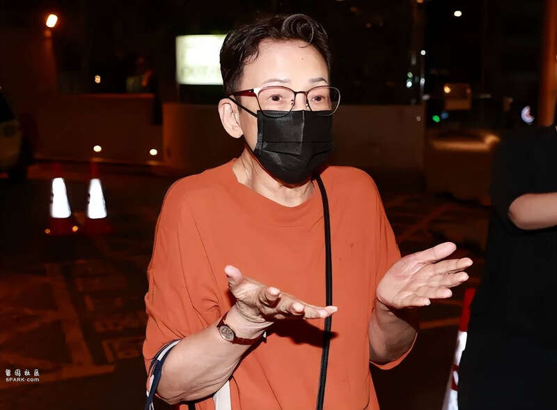 许绍雄戴氧气罩不能说话 大半港圈明星前往探视
