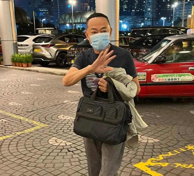 许绍雄戴氧气罩不能说话 大半港圈明星前往探视
