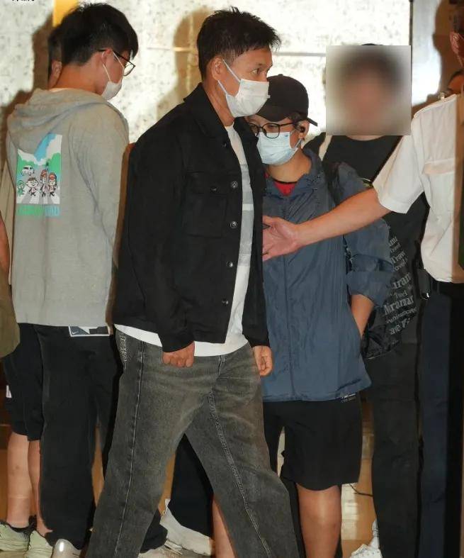 许绍雄戴氧气罩不能说话 大半港圈明星前往探视