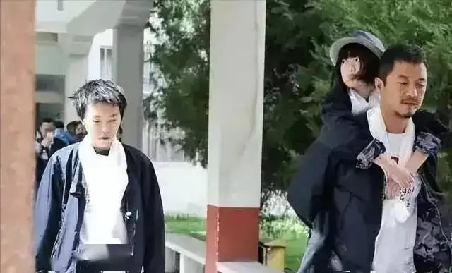 李嫣没想到爸爸离婚才9天,一家四口处境截然不同