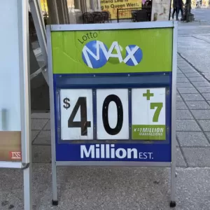 万圣节前好运爆棚！安省彩民中得Lotto Max 4,000万加元头奖