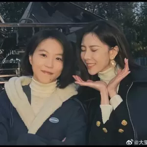 王菲爱女窦靖童恋情曝光 深夜约会太甜 低调秘恋1年被抓包
