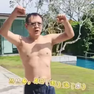 越抹越黑?李连杰脱衣辟谣心脏移植却被指穿胶皮衣