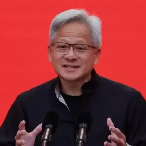 特朗普拒售Blackwell晶片敏感时刻…黄仁勋：中国将赢得与美AI竞赛