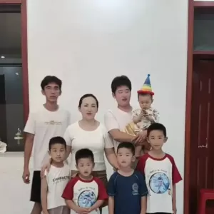 85后夫妻16年生了6个儿子：一直想生个女儿