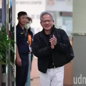 中国会赢AI竞赛？ 黄仁勋澄清：美国仍微幅领先