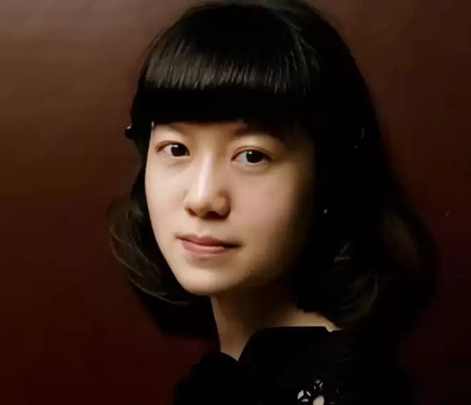 49岁翁帆成清华讲师，独自别墅生活续写书籍，穿搭黑衫尽显低调
