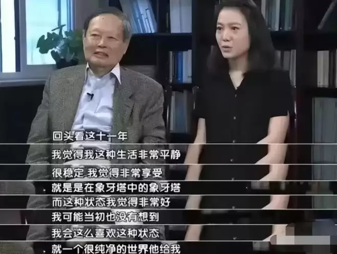 49岁翁帆成清华讲师，独自别墅生活续写书籍，穿搭黑衫尽显低调