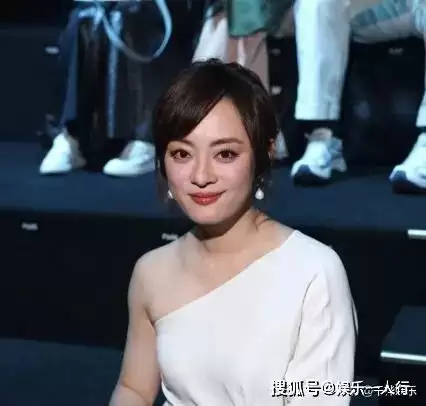 43岁孙俪状态好到认不出！嘴唇下的痣真没了...