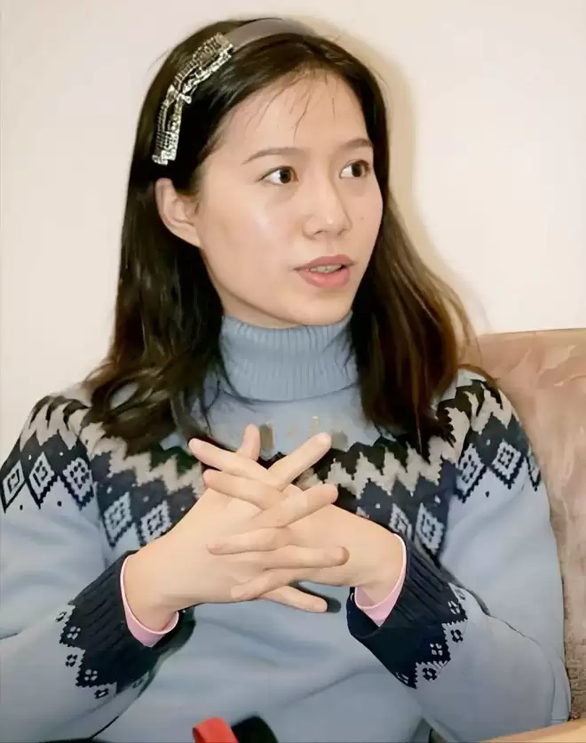 杨振宁逝世半月,翁帆独守“归根居”,近况如何？