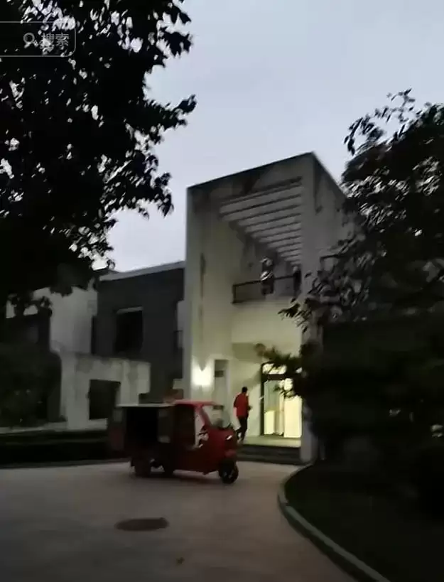 杨振宁逝世半月,翁帆独守“归根居”,近况如何？