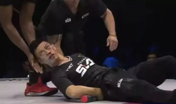 扇耳光大赛：通背拳传人被打到“眼睛已不可能痊愈”