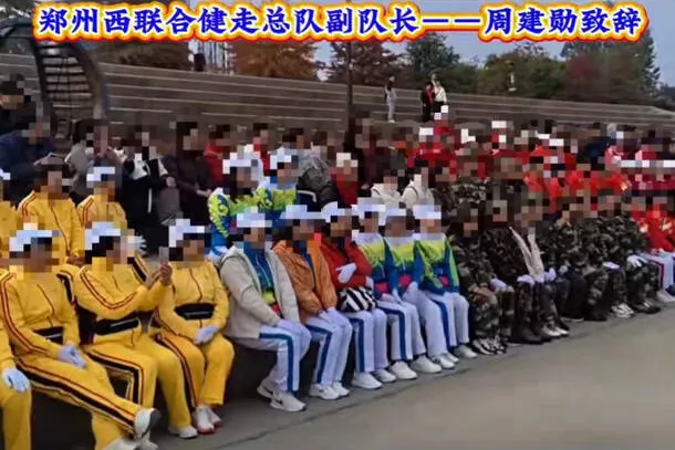 中国大妈穿军装在汉江边“大阅兵”韩国网友炸锅