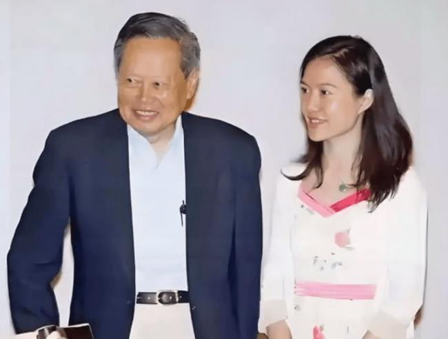 网传翁帆将要去英国留学两年 