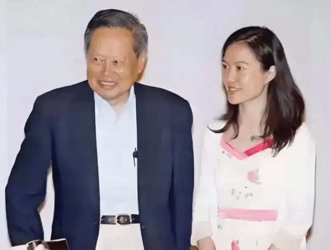 网传翁帆将要去英国留学两年 