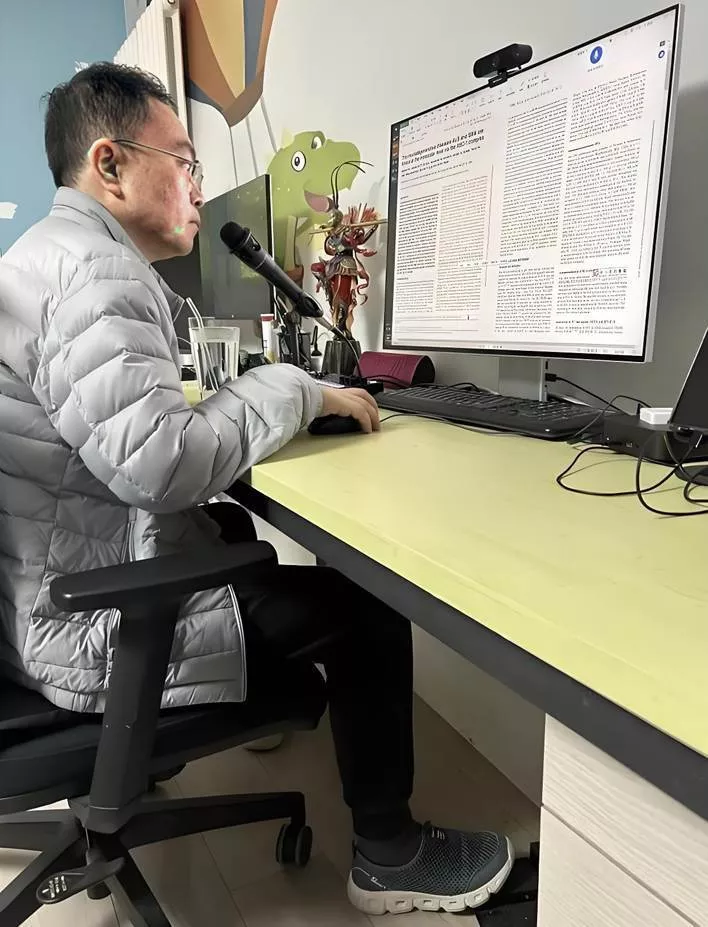蔡磊现状令人泪目 舌头嘴唇已经萎缩 洗澡用绳子吊