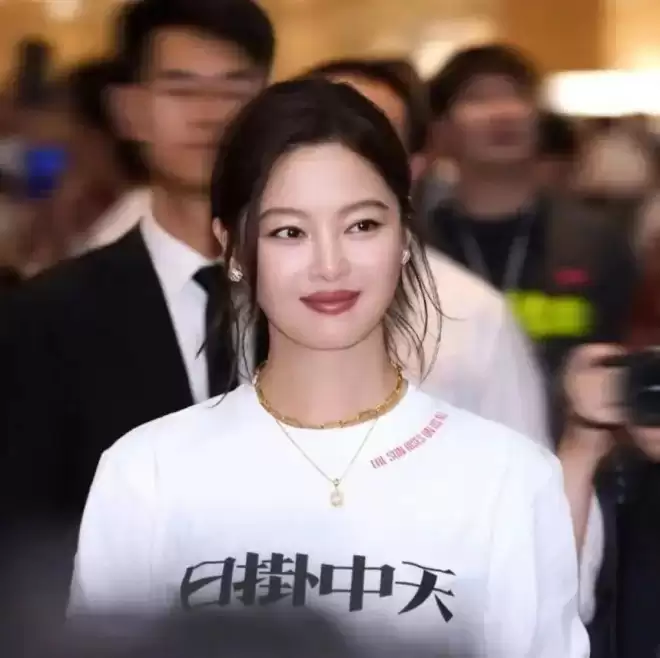 辛芷蕾威尼斯影后票房倒挂扑惨！网友：排片再多也救不了
