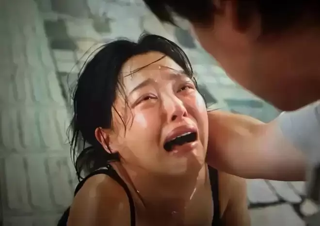 辛芷蕾威尼斯影后票房倒挂扑惨！网友：排片再多也救不了