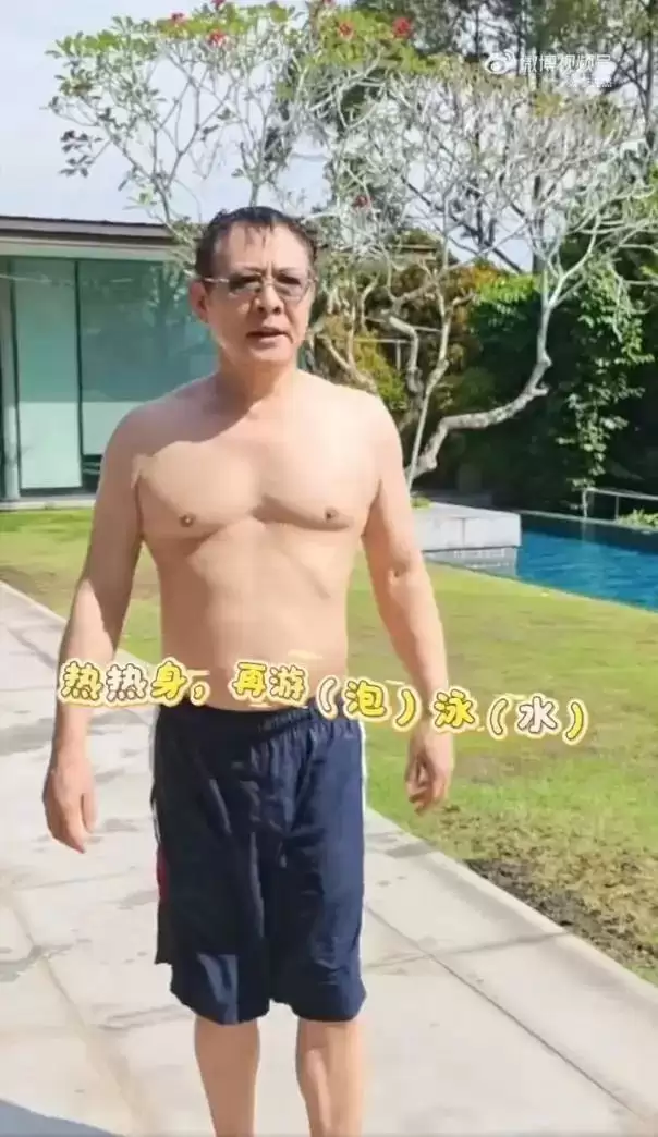 李连杰脱衣辟谣换心脏传闻，与年初憔悴状态形成鲜明对比