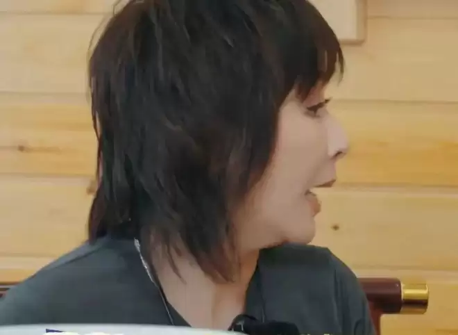 刘嘉玲曝刘德华收工回酒店 有人从他床底下爬出来 在里面躲了一天