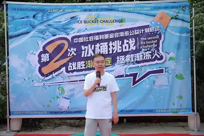 蔡磊现状令人泪目 舌头嘴唇已经萎缩 洗澡用绳子吊