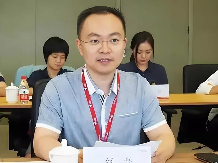蔡磊现状令人泪目 舌头嘴唇已经萎缩 洗澡用绳子吊