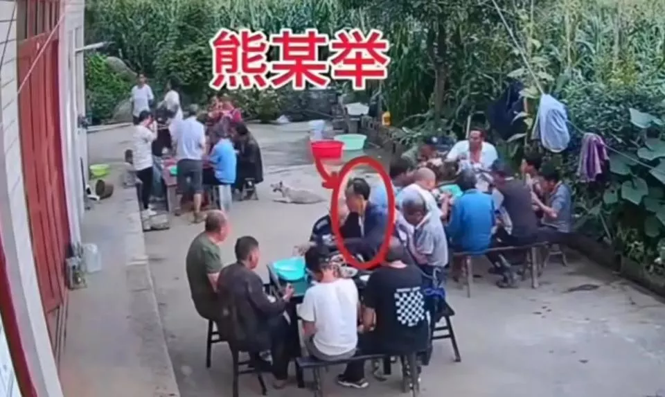 石缝埋尸案恐怖细节：杀人后竟淡定去被害人家吃饭