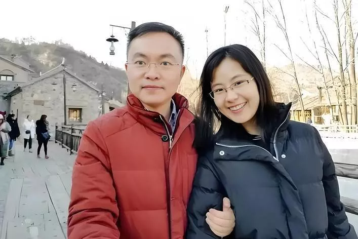 蔡磊现状令人泪目 舌头嘴唇已经萎缩 洗澡用绳子吊