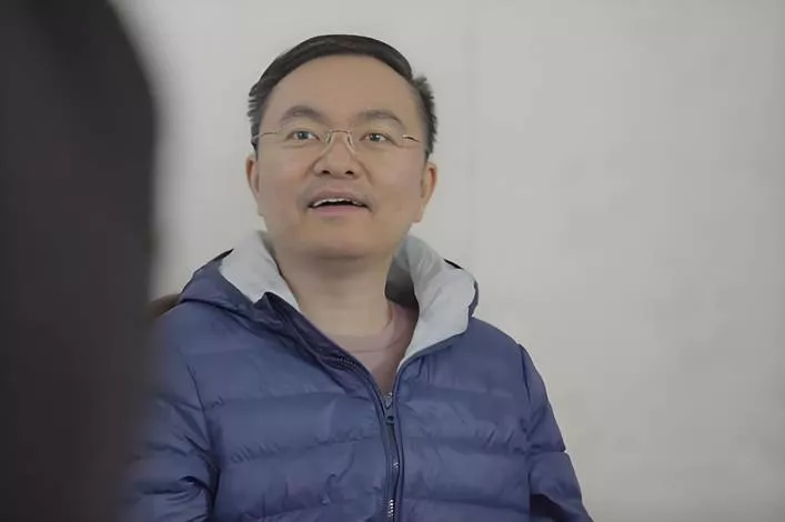 蔡磊现状令人泪目 舌头嘴唇已经萎缩 洗澡用绳子吊