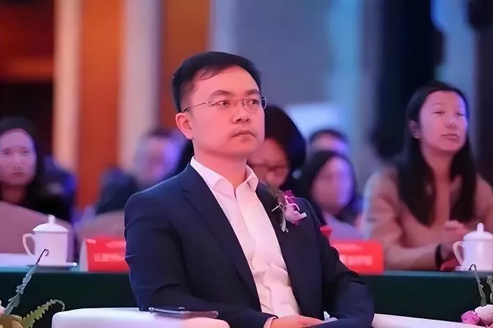 蔡磊现状令人泪目 舌头嘴唇已经萎缩 洗澡用绳子吊