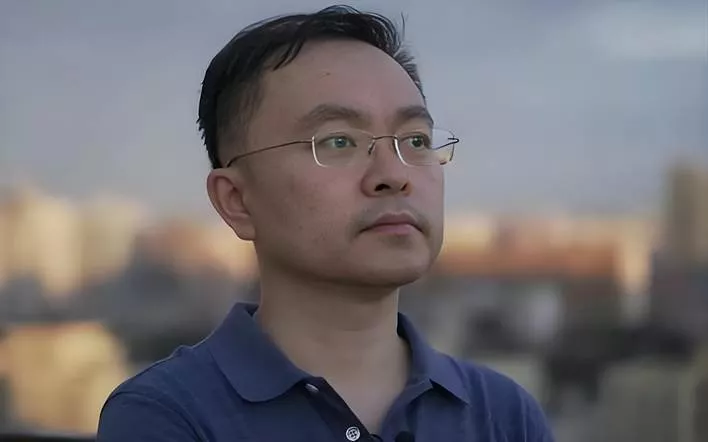 蔡磊现状令人泪目 舌头嘴唇已经萎缩 洗澡用绳子吊