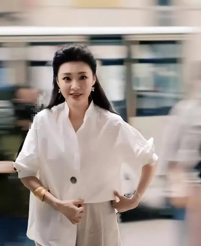 她是央视一姐,结婚12年选择离婚:婚姻给我的尽是痛苦