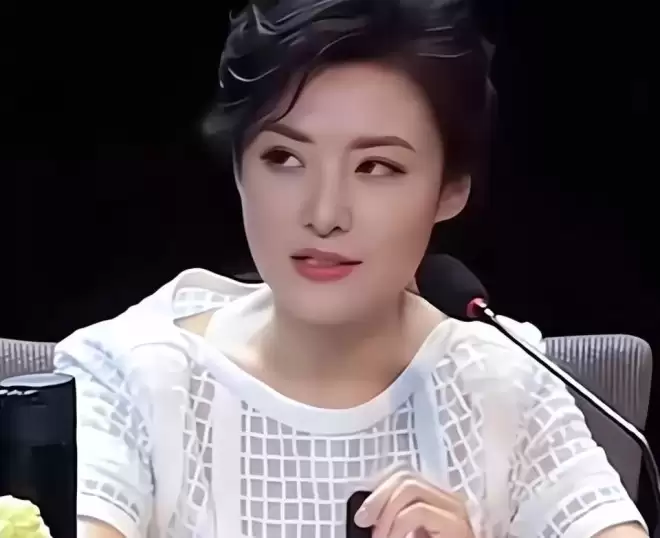 她是央视一姐,结婚12年选择离婚:婚姻给我的尽是痛苦